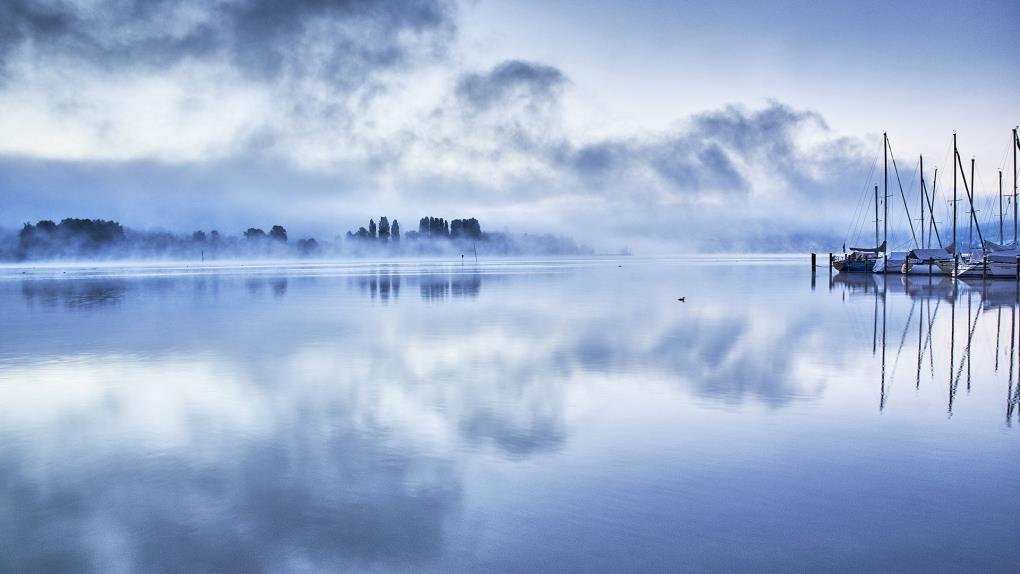 深秋西湖，清晨雾景桌面壁纸
